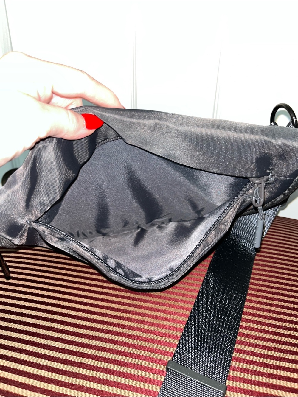 Iris & Rainbow Dark Grey Pockets Full of Hope Crossbody Bag with Coin Wallet - Picture 3 of 10